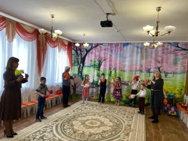 Поздравляем мам и бабушек с днём 8 Марта!